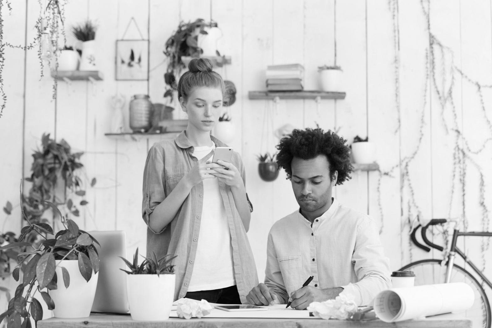 Gruppo di partecipanti durante una sessione di lavoro collaborativo su tematiche di consapevolezza